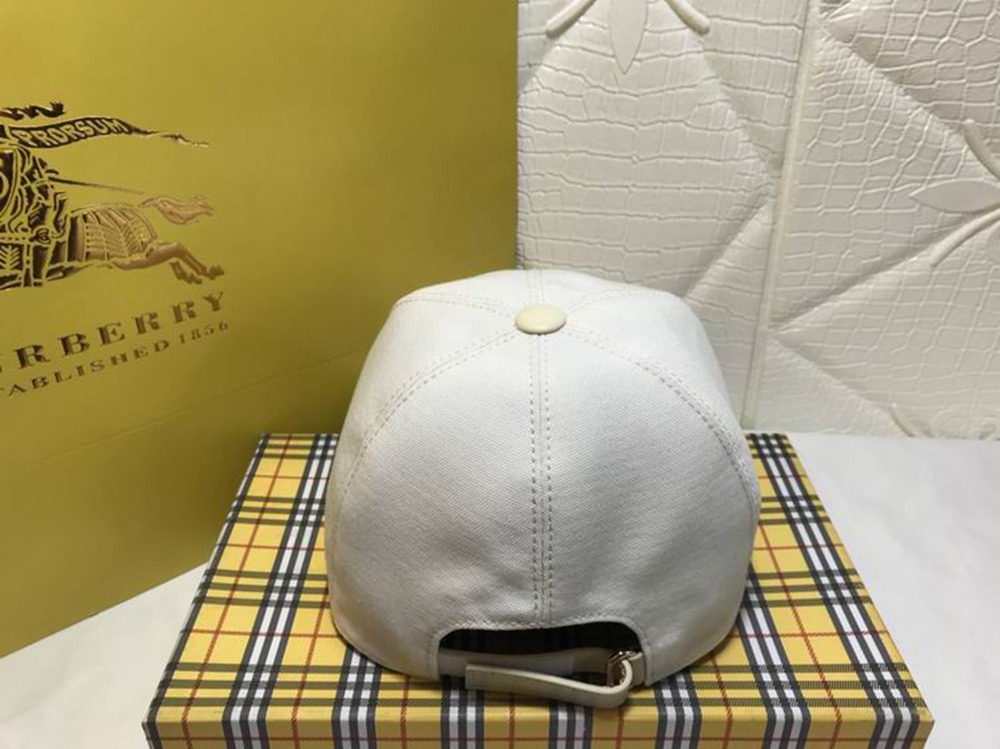 Bv*b*rry Hat